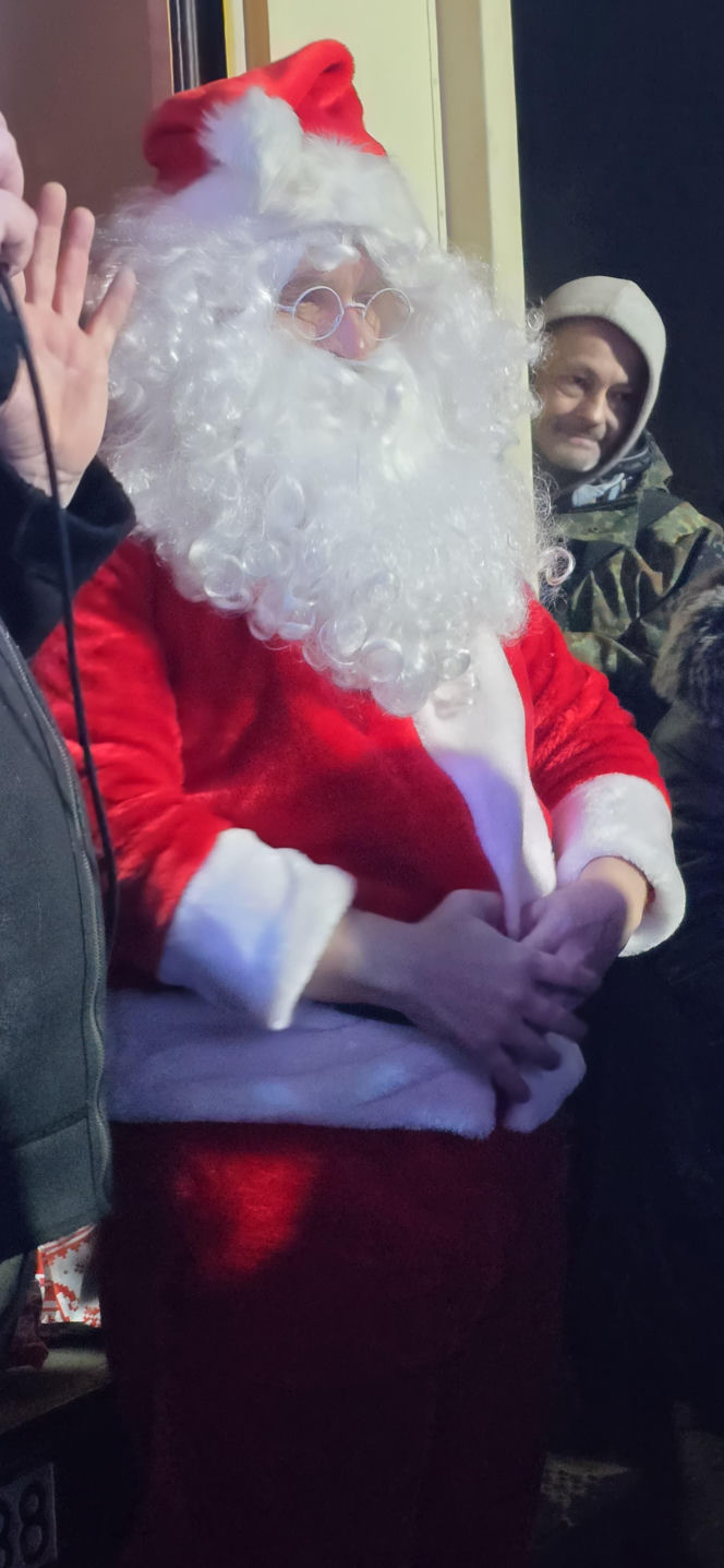 Wigilia w Coffee House Waryńskiego 19. Święty Mikołaj przyszedł do potrzebujących wsparcia