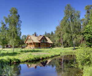 Strzecha to stylistyczne dopełnienie domu w stylu tradycyjnym