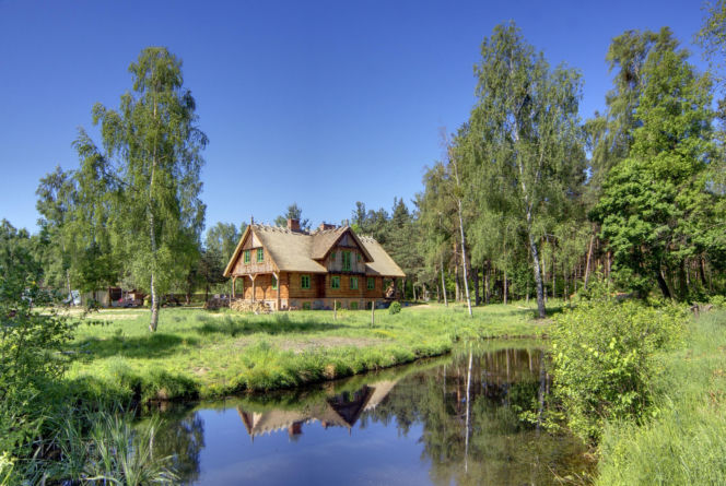 Strzecha to stylistyczne dopełnienie domu w stylu tradycyjnym