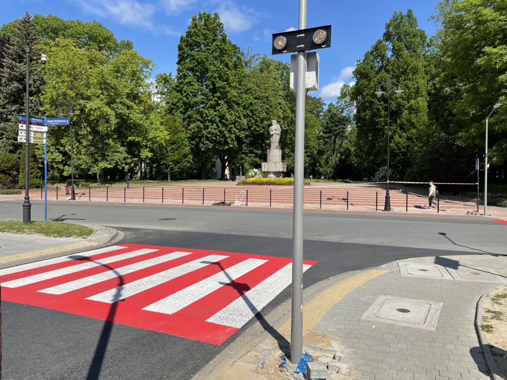 Bezpieczne przejście dla pieszych na skrzyżowaniu ul. Mickiewicza i al. Wolności