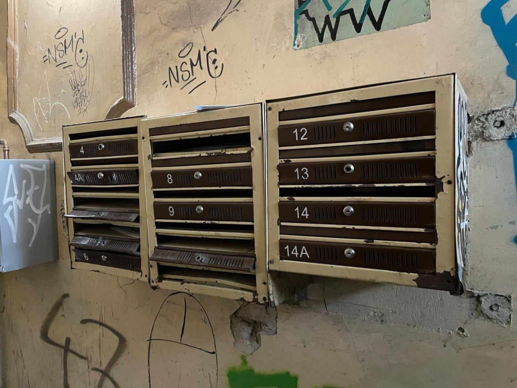Dziedziniec kamienicy w centrum Poznania