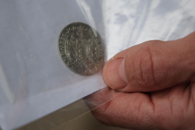 Sygnet, monety i fragment wieży – kolejne odkrycia na Wawelu