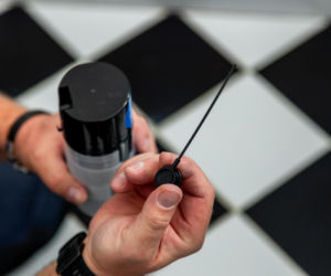 Jak poprawnie usunąć starą fugę i silikon oraz nałożyć nowy? Murator Remontuje