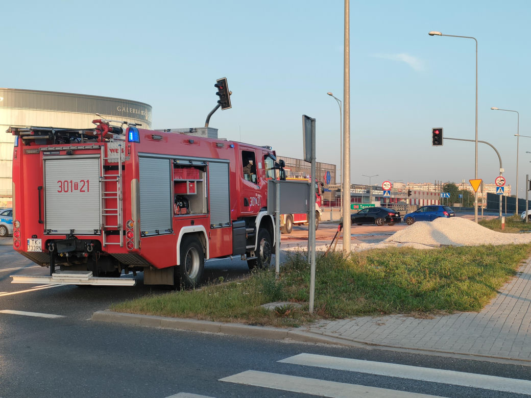 Przewrócona ciężarówka w Kielcach