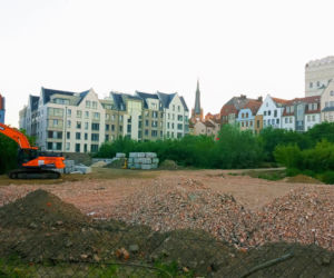 Szczecin: Od lat zarastała chaszczami. Pusta działka na Podzamczu przestanie straszyć?