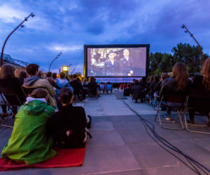 Kino plenerowe przed Centrum Historii Zajezdnia