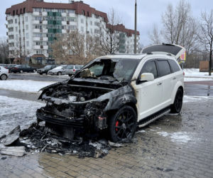 Uciekła z dzieckiem z auta w ogniu