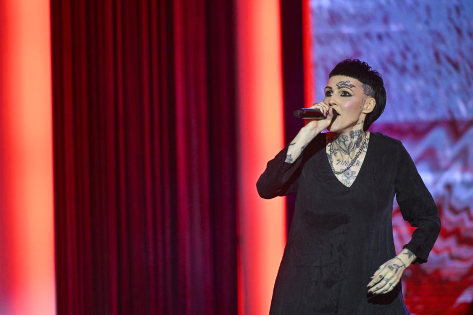 Tak na początku kariery wyglądała Agnieszka Chylińska. Z mrocznej rockmanki w ikonę stylu
