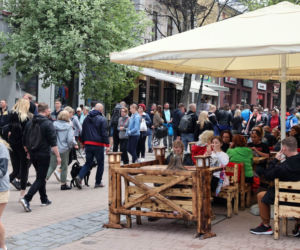 Tłumy turystów w Zakopanem. Tatry przeżywają oblężenie [ZDJĘCIA]