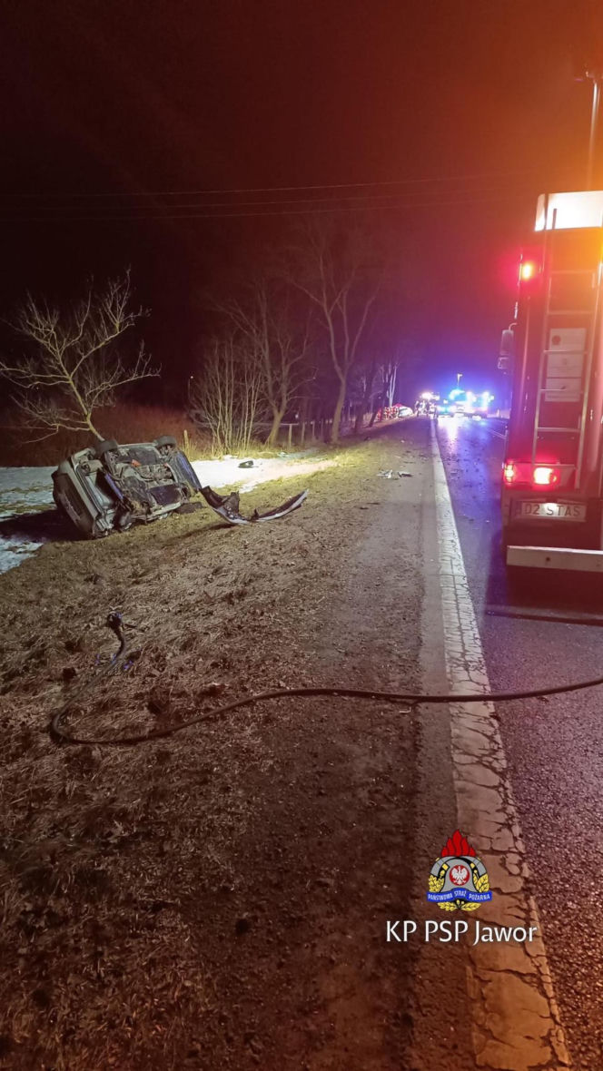 Dramat na trasie Wrocław - Jelenia Góra. Jedna osoba zginęła, cztery trafiły do szpitala