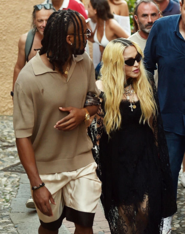 65-letnia Madonna ma nowego chłopaka. Zabrała 28-latka do Portofino. Nie mogli się od siebie oderwać