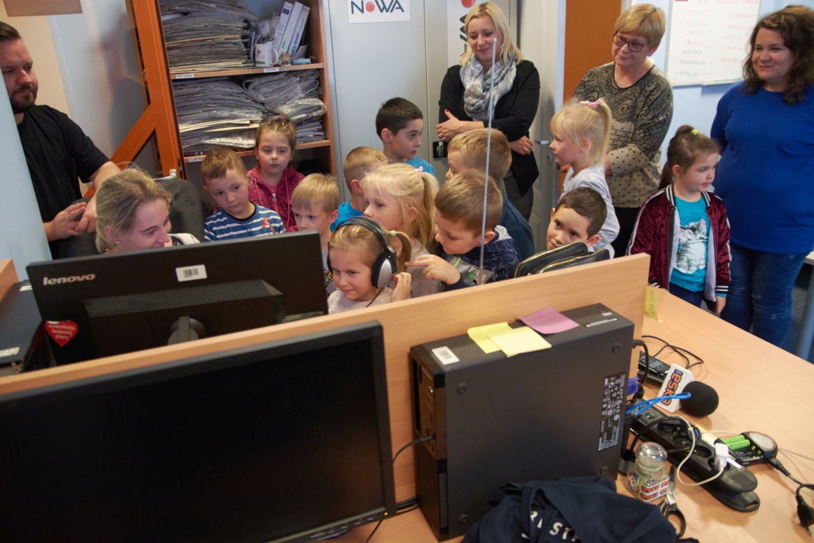 Recytowali i śpiewali. Dzieci z gminy Uchanie odwiedziły Radio ESKA Lublin
