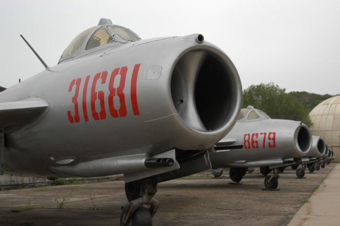 Rój starych myśliwców J-6 przerobionych na drony. Jak Chiny planują obezwładnić obronę Tajwanu?