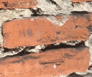 Inskrypcje więźniów aresztu przy 11 Listopada 66