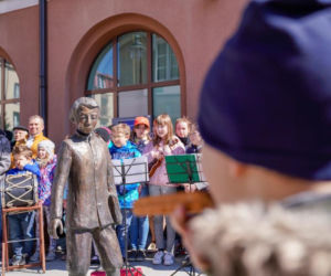 Pomnik młodego Ludwika Zamenhofa stanął przy Rynku Kościuszki w Białymstoku [ZDJĘCIA]