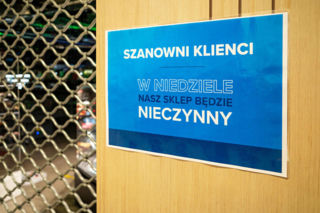 Koniec zakazu handlu? Tyle tracimy na zakazie
