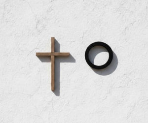 „Kółko” obok krzyża? Rada mówi nie