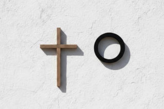 Chcieli powiesić kółko obok krzyża. Radni mówią: nie