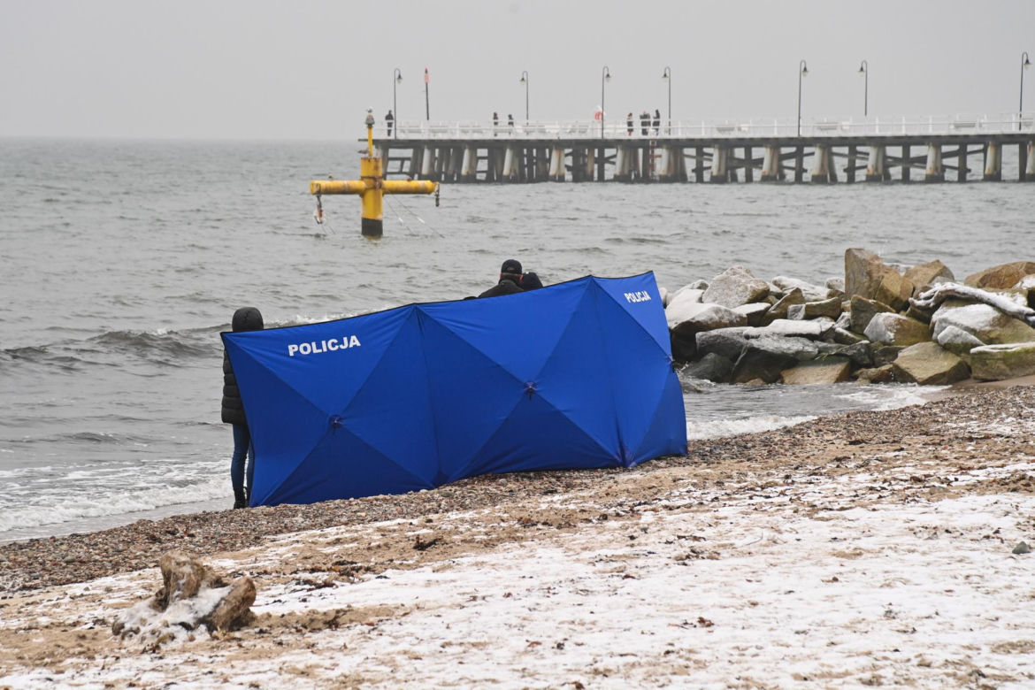 Na plaży w Gdyni znaleziono zwłoki kobiety
