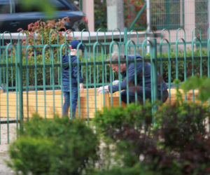 Dziadek Tusk zabrał wnuki na plac zabaw