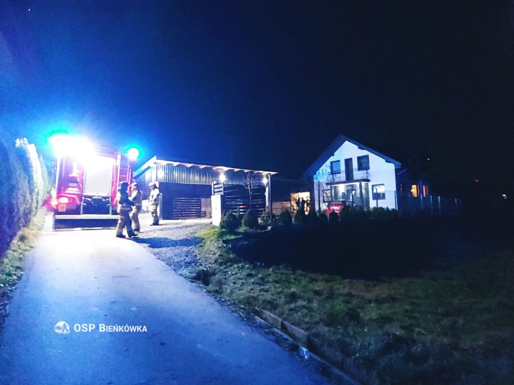 Koszmarny wypadek w czasie naprawy zbiornika CO pod Suchą Beskidzką! Mężczyzna poparzony wskutek wybuchu [ZDJĘCIA]