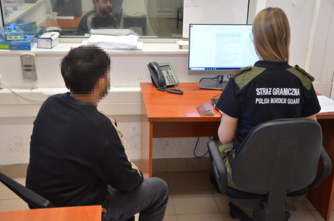 Fałszywi "studenci" z Indii, Kolumbii i Zimbabwe. Grożą im poważne konsekwencje