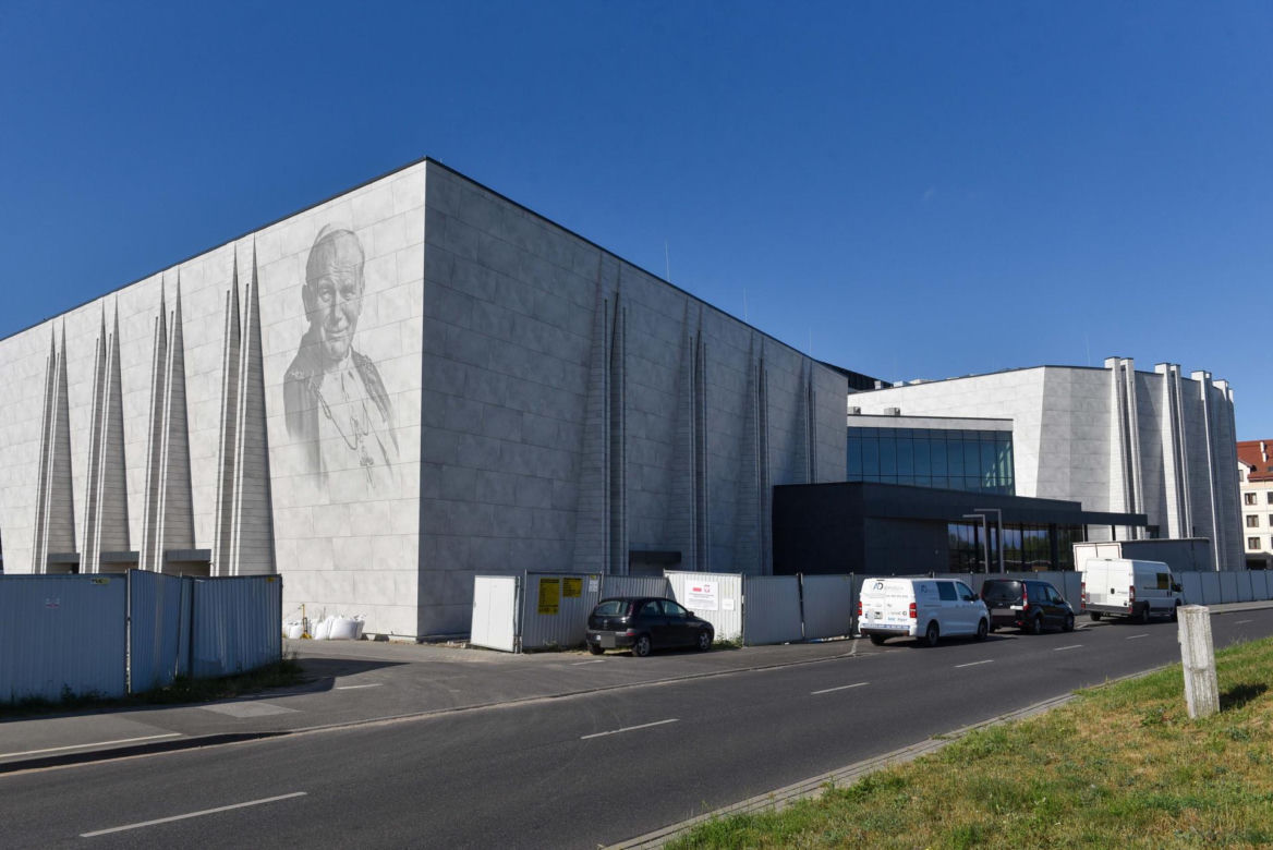 Dylematy ojca Rydzyka w Toruniu. Proponuje kino i mszę zamiast muzeum