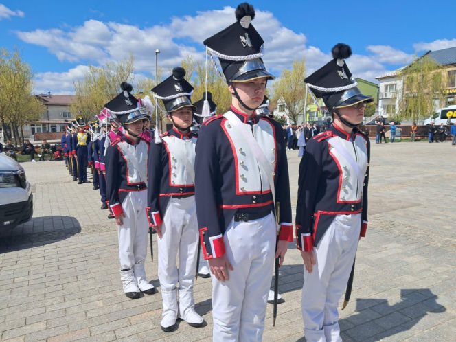 "Ślubuję!" – patriotyczne sceny na Rynku w Starachowicach