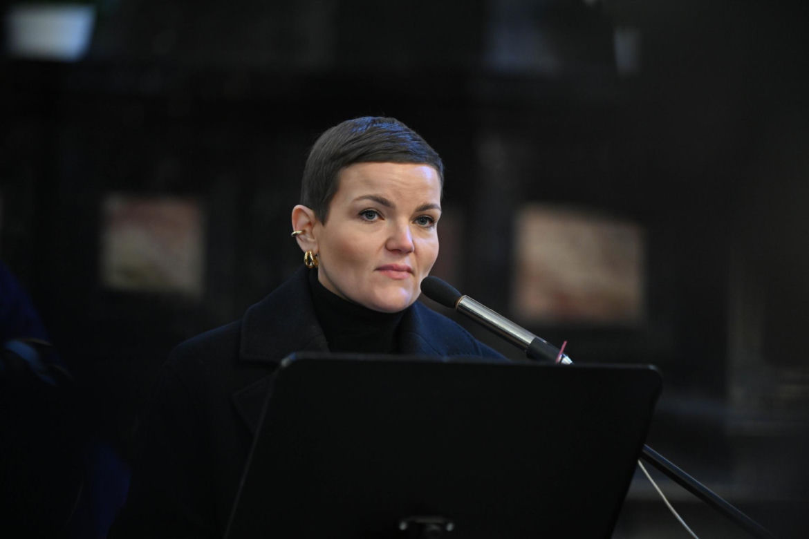 Pożegnali wielką damę polskiej kultury. Kidawa-Błońska przesłała piękny wieniec