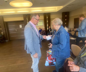 Michałowo. Seniorzy otrzymali pierwsze opaski telemedyczne [ZDJĘCIA]