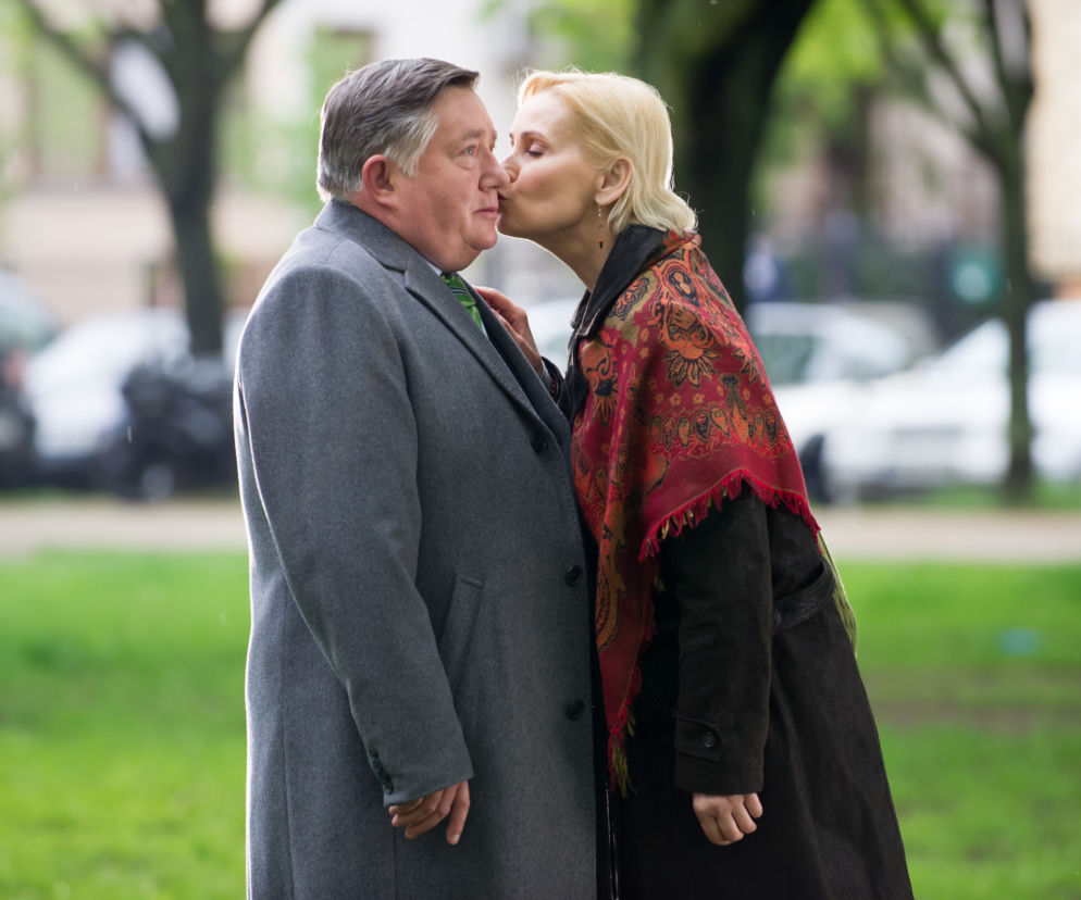 Na Wspólnej odc. 2143.Włodek Zięba (Mieczysław Hryniewicz), Gałecka (Maria Gładkowska)