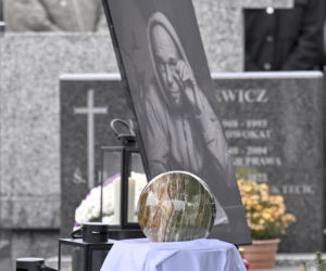 Zip Skład pożegnał Pono symbolami