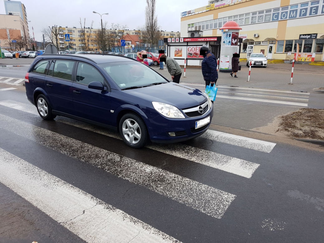 Potrącenie na ul. Dziewulskiego w Toruniu - 81-letnia kobieta w szpitalu