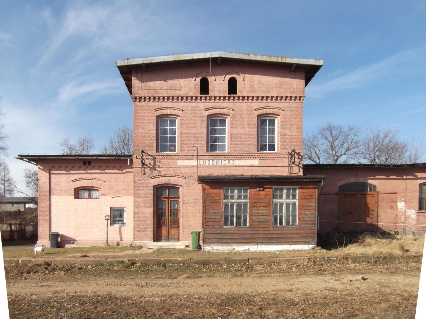 Mieszkania w budynku dworca w Lubomierzu
