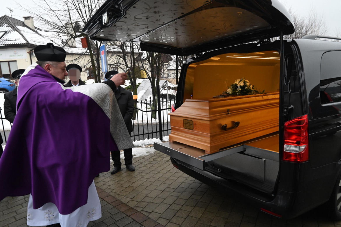 Pogrzeb ks. Isakowicza-Zaleskiego. Tak żegnają zmarłego kapłana