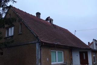 Dolnośląscy policjanci zatrzymali 19 osób poszukiwanych listami gończymi. Jeden ukrył się za kominem!
