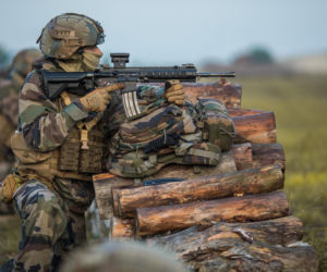 „Duch dyscypliny” i 800 euro. Nowy program Macrona ma wzmocnić armię