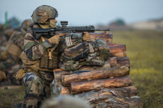 „Duch dyscypliny” i 800 euro. Nowy program Macrona ma wzmocnić armię