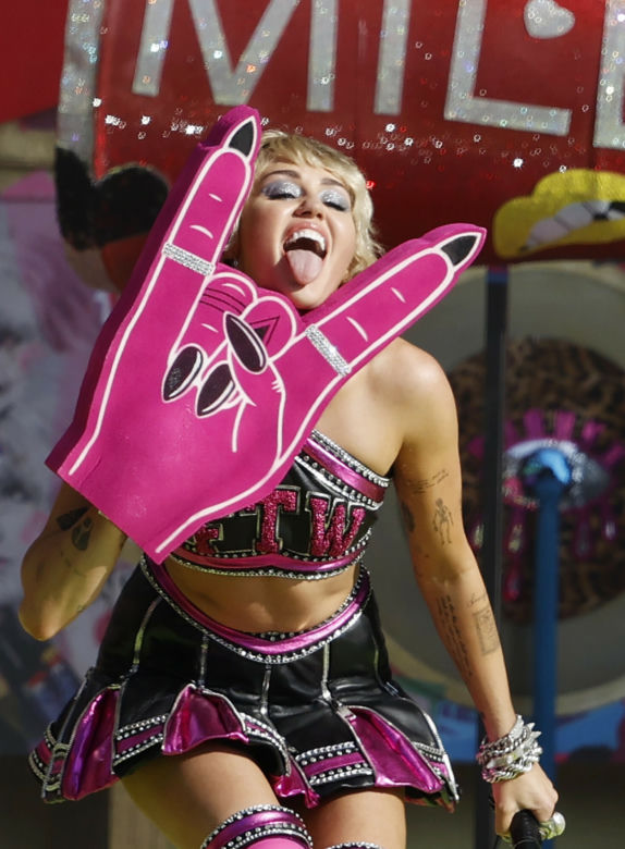 Miley Cyrus na Super Bowl 2021