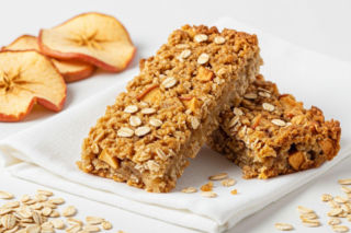 Te batoniki jabłkowe robię w 10 minut. To pełna smaku i zdrowia przekąska bez cukru