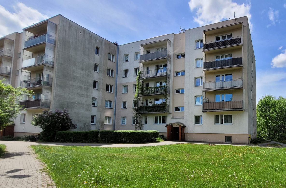 Wyskoczyła z balkonu na oczach narzeczonego