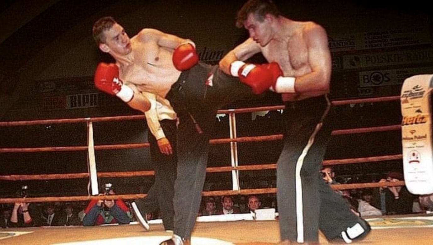 Charytatywne morsowanie na plaży w Jurowcach. Legendarny kickboxer potrzebuje pomocy