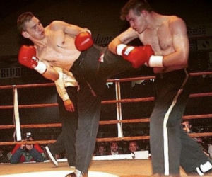 Charytatywne morsowanie na plaży w Jurowcach. Legendarny kickboxer potrzebuje pomocy