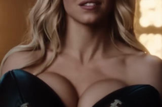 Rozebrana Sydney Sweeney w sportowej reklamie