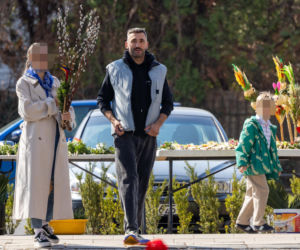 Rafał Maserak tańczący z palmami