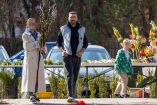 Rafał Maserak tańczący z palmami