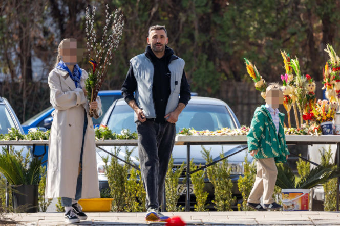 Rafał Maserak tańczący z palmami