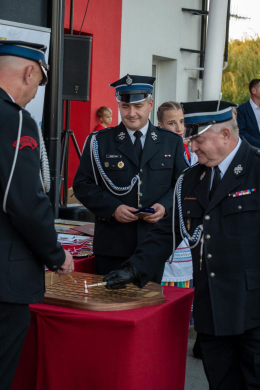 Jubileusz 100-lecia OSP Krzesk-Królowa Niwa uczczony przekazaniem jednostce nowego wozu strażackiego