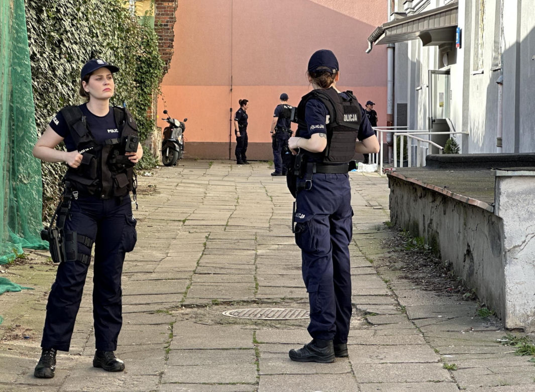 Tragedia na Woli. 15-miesięczne dziecko wypadło z okna. Zmarło mimo reanimacji