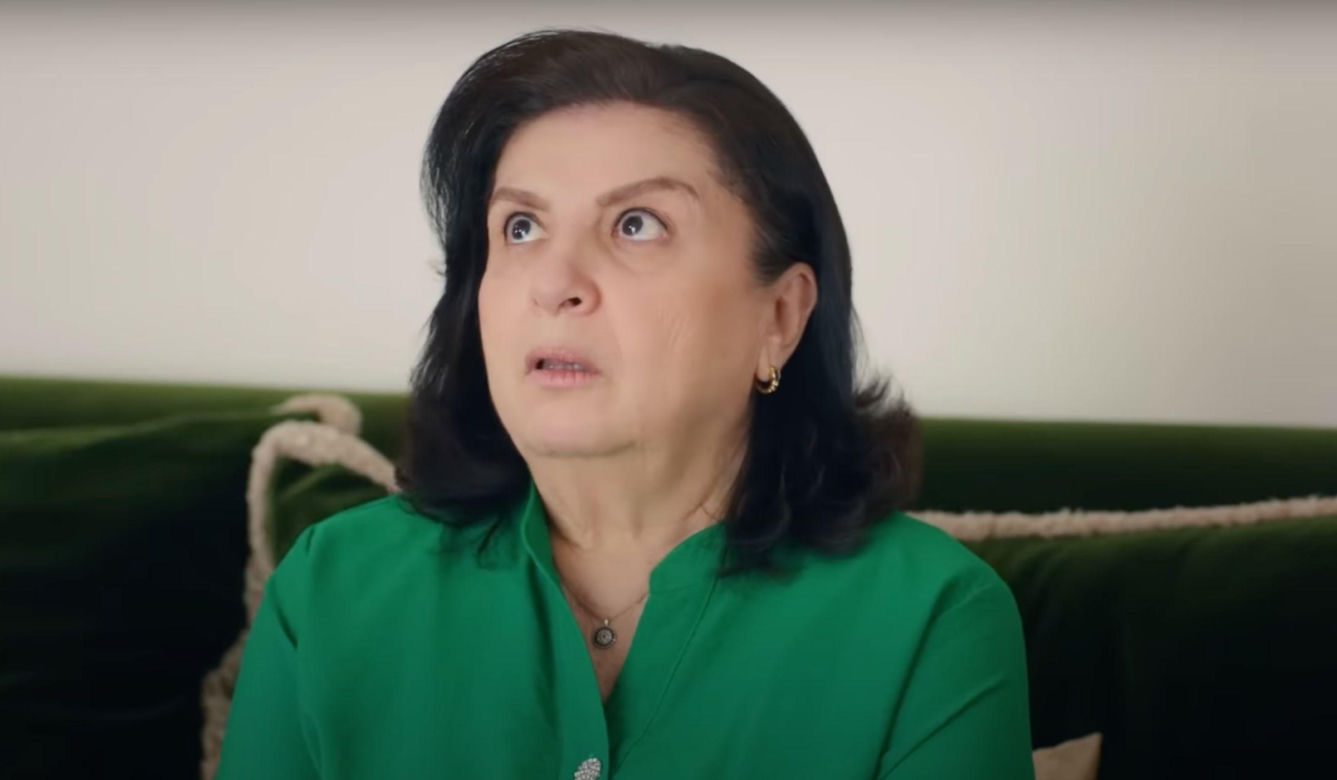 Tymczasem Cavidan wpadnie pod samochód. 